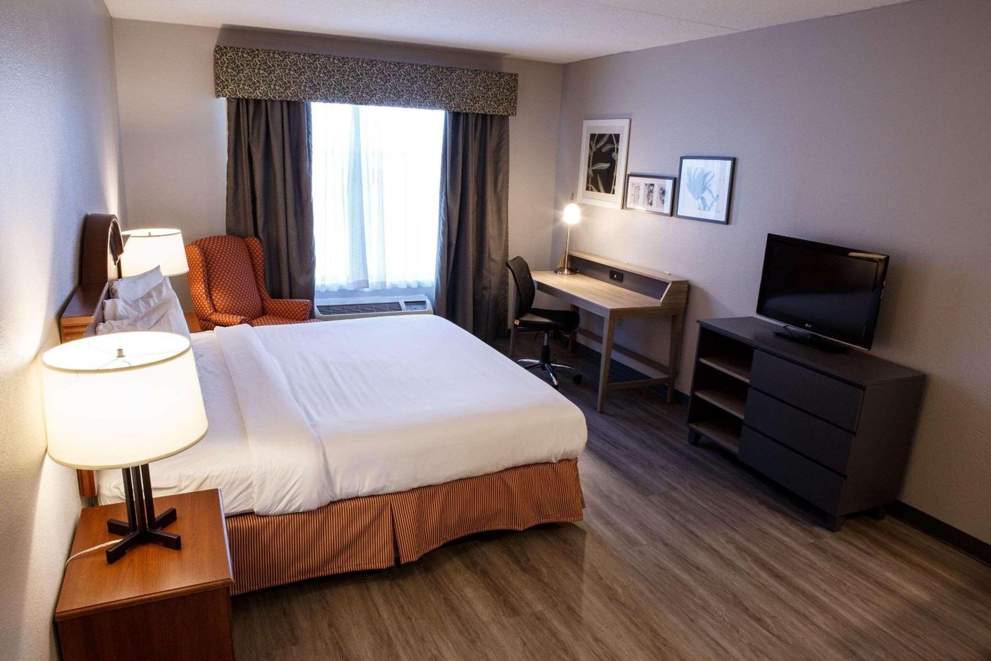 Hotel Country & By Radisson, Harrisburg West