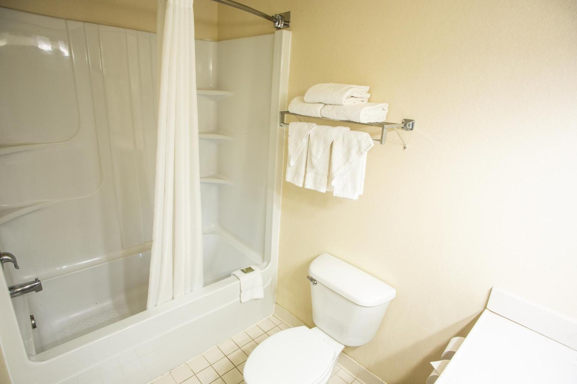 Hotel Country & By Radisson, Harrisburg West Mechanicsburg